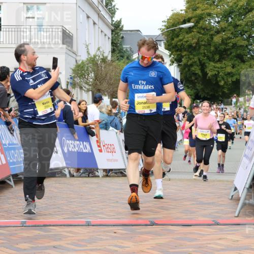 31.08.2025 - 21. Blankeneser Heldenlauf Strokosch-Dieckow http://msf.ph/oto/8698396 31.08.2025 10:29:32 Ziel 2614, 2615, 2684, 2538, 2558, 2277 meine-sportfotos.de