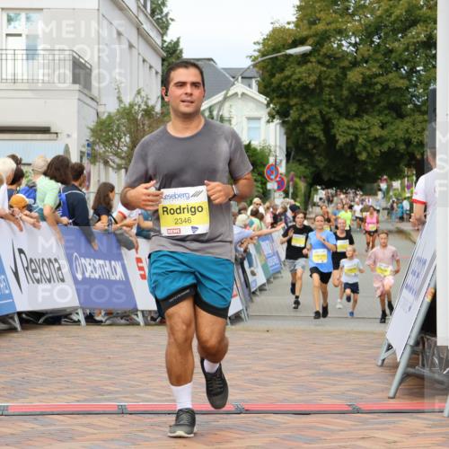 31.08.2025 - 21. Blankeneser Heldenlauf Strokosch-Dieckow http://msf.ph/oto/8698454 31.08.2025 10:28:48 Ziel 2346, 2697, 2700, 2387 meine-sportfotos.de
