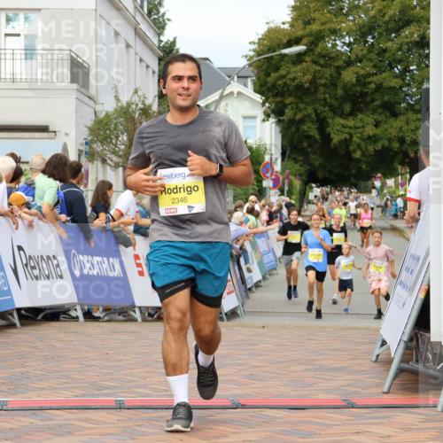 31.08.2025 - 21. Blankeneser Heldenlauf Strokosch-Dieckow http://msf.ph/oto/8698455 31.08.2025 10:28:48 Ziel 2346, 2697, 2700, 2387 meine-sportfotos.de