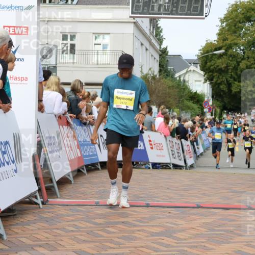 31.08.2025 - 21. Blankeneser Heldenlauf Strokosch-Dieckow http://msf.ph/oto/8698775 31.08.2025 10:25:49 Ziel 2366, 2235, 2472 meine-sportfotos.de