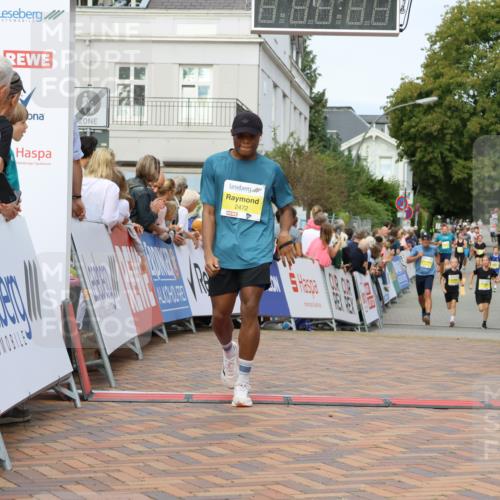 31.08.2025 - 21. Blankeneser Heldenlauf Strokosch-Dieckow http://msf.ph/oto/8698777 31.08.2025 10:25:49 Ziel 2366, 2235, 2472 meine-sportfotos.de