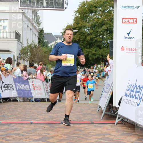 31.08.2025 - 21. Blankeneser Heldenlauf Strokosch-Dieckow http://msf.ph/oto/8698819 31.08.2025 10:25:22 Ziel 2541, 2636, 2383, 2367, 2504 meine-sportfotos.de