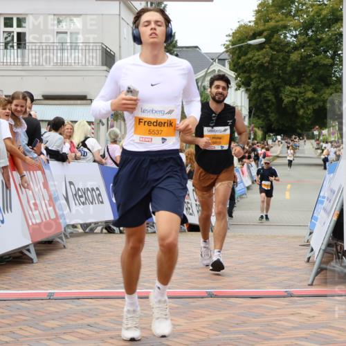 31.08.2025 - 21. Blankeneser Heldenlauf Strokosch-Dieckow http://msf.ph/oto/8698919 31.08.2025 12:47:53 Ziel 5816, 5537 meine-sportfotos.de