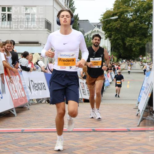 31.08.2025 - 21. Blankeneser Heldenlauf Strokosch-Dieckow http://msf.ph/oto/8698920 31.08.2025 12:47:53 Ziel 5816, 5537 meine-sportfotos.de