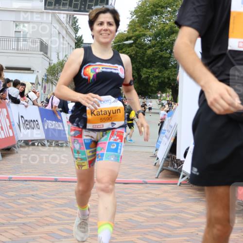 31.08.2025 - 21. Blankeneser Heldenlauf Strokosch-Dieckow http://msf.ph/oto/8698940 31.08.2025 12:47:36 Ziel 5707, 5590, 5364 meine-sportfotos.de