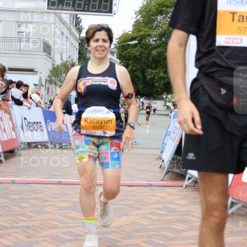 31.08.2025 - 21. Blankeneser Heldenlauf Strokosch-Dieckow http://msf.ph/oto/8698943 31.08.2025 12:47:36 Ziel 5707, 5590, 5364 meine-sportfotos.de