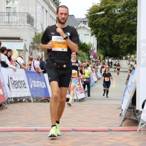 31.08.2025 - 21. Blankeneser Heldenlauf Strokosch-Dieckow http://msf.ph/oto/8698948 31.08.2025 12:47:32 Ziel 5707, 5295, 5780, 5590 meine-sportfotos.de