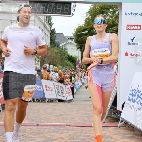31.08.2025 - 21. Blankeneser Heldenlauf Strokosch-Dieckow http://msf.ph/oto/8699018 31.08.2025 12:47:02 Ziel 5592, 5591, 4092 meine-sportfotos.de