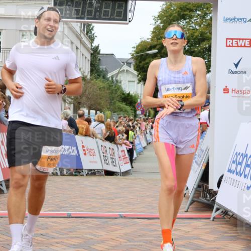 31.08.2025 - 21. Blankeneser Heldenlauf Strokosch-Dieckow http://msf.ph/oto/8699020 31.08.2025 12:47:02 Ziel 5592, 5591, 4092 meine-sportfotos.de