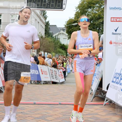 31.08.2025 - 21. Blankeneser Heldenlauf Strokosch-Dieckow http://msf.ph/oto/8699022 31.08.2025 12:47:02 Ziel 5592, 5591, 4092 meine-sportfotos.de