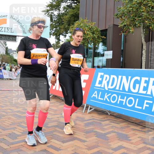 31.08.2025 - 21. Blankeneser Heldenlauf Strokosch-Dieckow http://msf.ph/oto/8699070 31.08.2025 12:58:42 Ziel 5785, 5639, 5638 meine-sportfotos.de