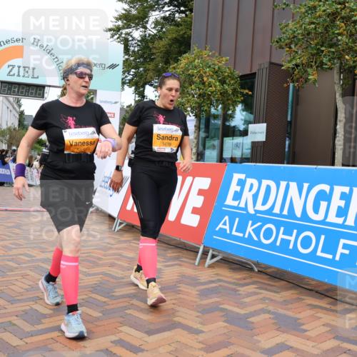 31.08.2025 - 21. Blankeneser Heldenlauf Strokosch-Dieckow http://msf.ph/oto/8699080 31.08.2025 12:58:41 Ziel 5785, 5639, 5638 meine-sportfotos.de
