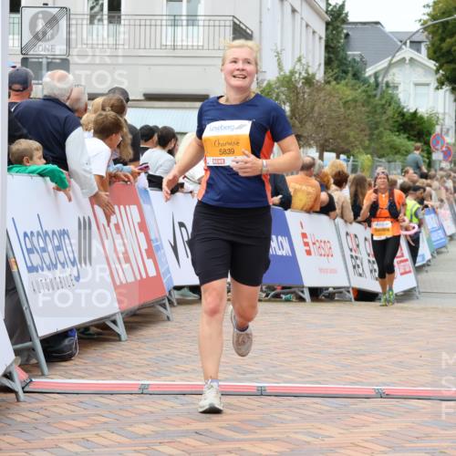 31.08.2025 - 21. Blankeneser Heldenlauf Strokosch-Dieckow http://msf.ph/oto/8699096 31.08.2025 12:46:16 Ziel 5839, 4156, 4125 meine-sportfotos.de