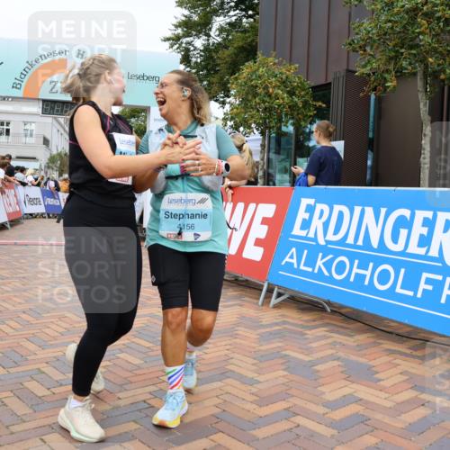 31.08.2025 - 21. Blankeneser Heldenlauf Strokosch-Dieckow http://msf.ph/oto/8699117 31.08.2025 12:46:11 Ziel 5644, 4314, 4156, 4125 meine-sportfotos.de