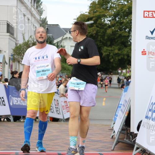 31.08.2025 - 21. Blankeneser Heldenlauf Strokosch-Dieckow http://msf.ph/oto/8699130 31.08.2025 12:58:08 Ziel 5348, 5428, 4101, 4100 meine-sportfotos.de