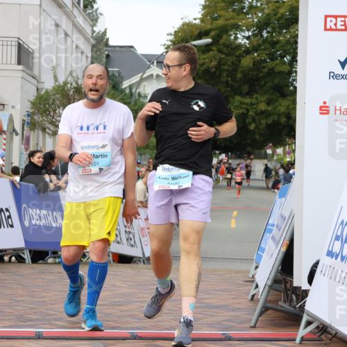 31.08.2025 - 21. Blankeneser Heldenlauf Strokosch-Dieckow http://msf.ph/oto/8699138 31.08.2025 12:58:08 Ziel 5348, 5428, 4101, 4100 meine-sportfotos.de
