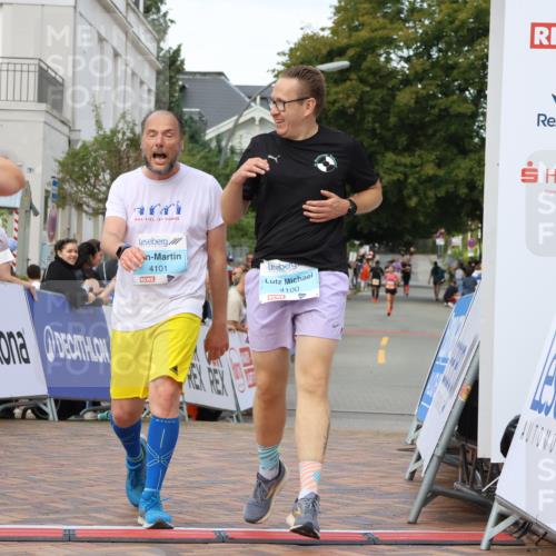 31.08.2025 - 21. Blankeneser Heldenlauf Strokosch-Dieckow http://msf.ph/oto/8699140 31.08.2025 12:58:07 Ziel 5348, 5428, 4101, 4100 meine-sportfotos.de