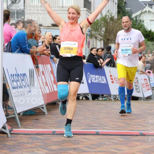 31.08.2025 - 21. Blankeneser Heldenlauf Strokosch-Dieckow http://msf.ph/oto/8699160 31.08.2025 12:58:06 Ziel 5348, 5428, 4101, 4100 meine-sportfotos.de