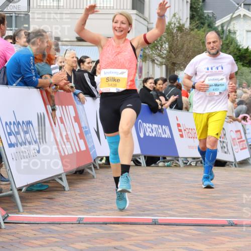 31.08.2025 - 21. Blankeneser Heldenlauf Strokosch-Dieckow http://msf.ph/oto/8699168 31.08.2025 12:58:06 Ziel 5348, 5428, 4101, 4100 meine-sportfotos.de
