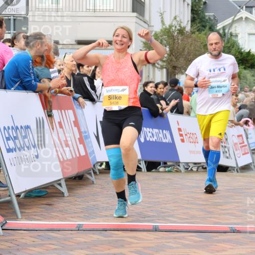 31.08.2025 - 21. Blankeneser Heldenlauf Strokosch-Dieckow http://msf.ph/oto/8699171 31.08.2025 12:58:06 Ziel 5348, 5428, 4101, 4100 meine-sportfotos.de