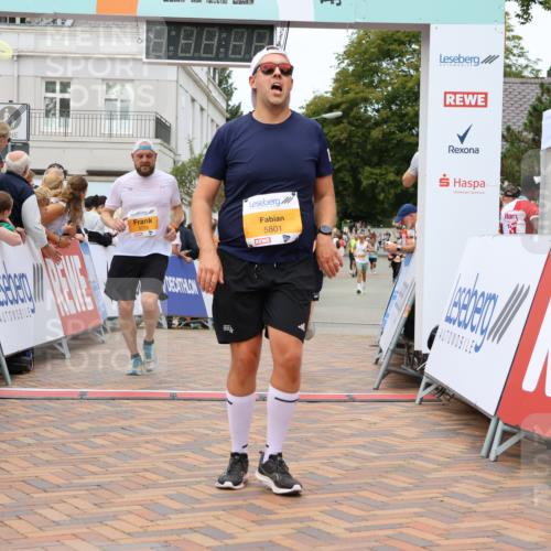 31.08.2025 - 21. Blankeneser Heldenlauf Strokosch-Dieckow http://msf.ph/oto/8699176 31.08.2025 12:45:48 Ziel 5775, 5375, 5801, 4398 meine-sportfotos.de