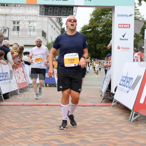31.08.2025 - 21. Blankeneser Heldenlauf Strokosch-Dieckow http://msf.ph/oto/8699178 31.08.2025 12:45:48 Ziel 5775, 5375, 5801, 4398 meine-sportfotos.de