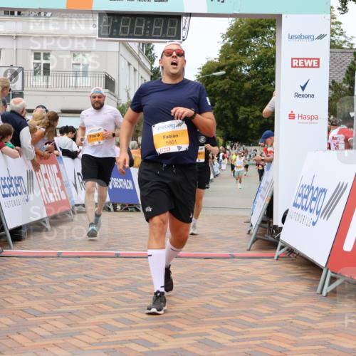 31.08.2025 - 21. Blankeneser Heldenlauf Strokosch-Dieckow http://msf.ph/oto/8699181 31.08.2025 12:45:48 Ziel 5775, 5375, 5801, 4398 meine-sportfotos.de