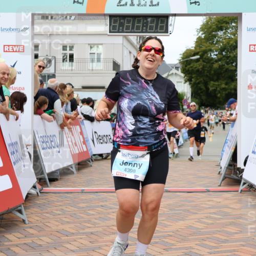 31.08.2025 - 21. Blankeneser Heldenlauf Strokosch-Dieckow http://msf.ph/oto/8699187 31.08.2025 12:45:44 Ziel 5200, 5801, 4398 meine-sportfotos.de