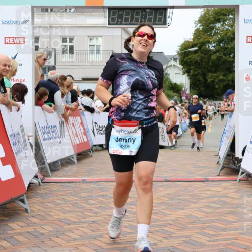 31.08.2025 - 21. Blankeneser Heldenlauf Strokosch-Dieckow http://msf.ph/oto/8699190 31.08.2025 12:45:44 Ziel 5200, 5801, 4398 meine-sportfotos.de