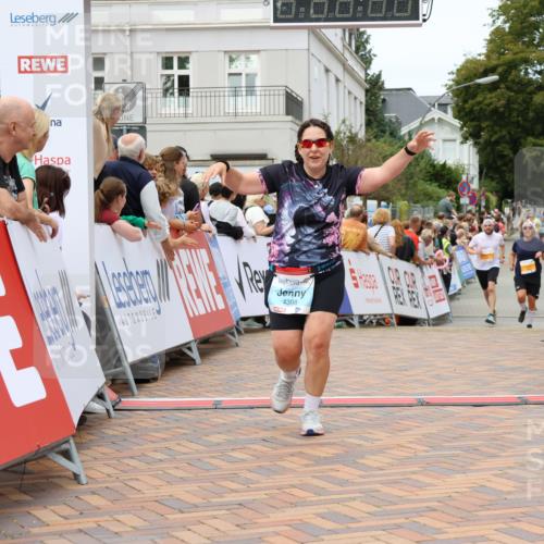 31.08.2025 - 21. Blankeneser Heldenlauf Strokosch-Dieckow http://msf.ph/oto/8699206 31.08.2025 12:45:43 Ziel 5200, 5801, 4398 meine-sportfotos.de
