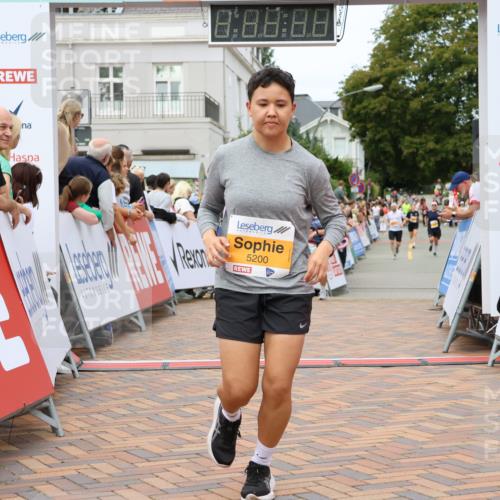 31.08.2025 - 21. Blankeneser Heldenlauf Strokosch-Dieckow http://msf.ph/oto/8699214 31.08.2025 12:45:38 Ziel 5723, 5200, 5713, 5525, 4398 meine-sportfotos.de