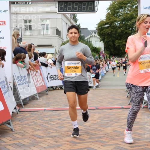 31.08.2025 - 21. Blankeneser Heldenlauf Strokosch-Dieckow http://msf.ph/oto/8699227 31.08.2025 12:45:37 Ziel 5723, 5200, 5713, 5525 meine-sportfotos.de