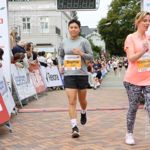 31.08.2025 - 21. Blankeneser Heldenlauf Strokosch-Dieckow http://msf.ph/oto/8699229 31.08.2025 12:45:37 Ziel 5723, 5200, 5713, 5525 meine-sportfotos.de