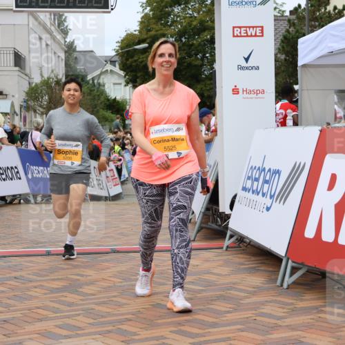 31.08.2025 - 21. Blankeneser Heldenlauf Strokosch-Dieckow http://msf.ph/oto/8699233 31.08.2025 12:45:36 Ziel 5723, 5200, 5713, 5525 meine-sportfotos.de