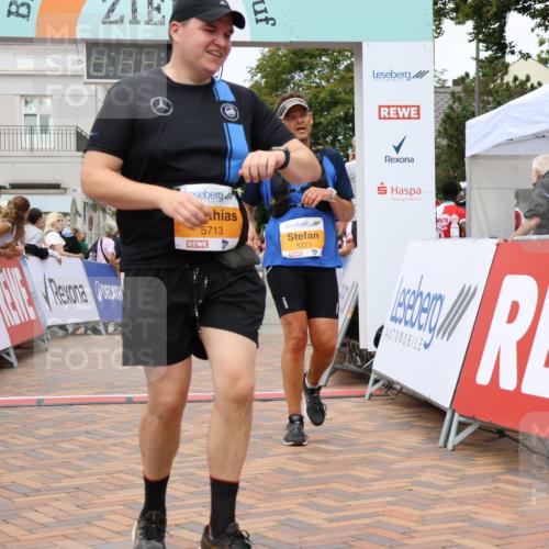 31.08.2025 - 21. Blankeneser Heldenlauf Strokosch-Dieckow http://msf.ph/oto/8699253 31.08.2025 12:45:32 Ziel 5723, 5200, 5164, 5713, 5286, 5525 meine-sportfotos.de