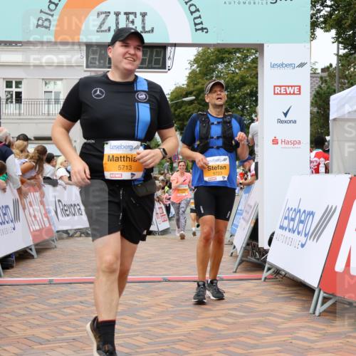 31.08.2025 - 21. Blankeneser Heldenlauf Strokosch-Dieckow http://msf.ph/oto/8699263 31.08.2025 12:45:31 Ziel 5723, 5164, 5713, 5286, 5525 meine-sportfotos.de