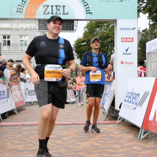 31.08.2025 - 21. Blankeneser Heldenlauf Strokosch-Dieckow http://msf.ph/oto/8699265 31.08.2025 12:45:31 Ziel 5723, 5164, 5713, 5286, 5525 meine-sportfotos.de