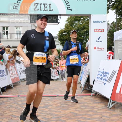 31.08.2025 - 21. Blankeneser Heldenlauf Strokosch-Dieckow http://msf.ph/oto/8699267 31.08.2025 12:45:31 Ziel 5723, 5164, 5713, 5286, 5525 meine-sportfotos.de