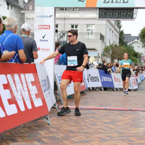 31.08.2025 - 21. Blankeneser Heldenlauf Strokosch-Dieckow http://msf.ph/oto/8699275 31.08.2025 12:57:29 Ziel 5206, 5558, 4052 meine-sportfotos.de