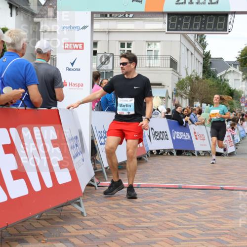 31.08.2025 - 21. Blankeneser Heldenlauf Strokosch-Dieckow http://msf.ph/oto/8699282 31.08.2025 12:57:28 Ziel 5206, 5558, 4052 meine-sportfotos.de