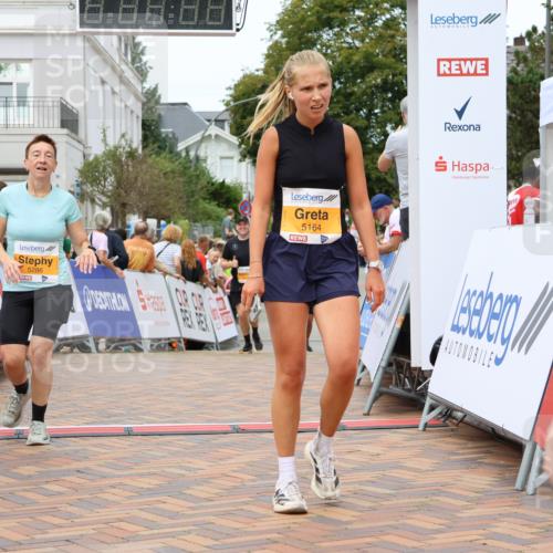 31.08.2025 - 21. Blankeneser Heldenlauf Strokosch-Dieckow http://msf.ph/oto/8699286 31.08.2025 12:45:25 Ziel 5164, 5724, 5286 meine-sportfotos.de