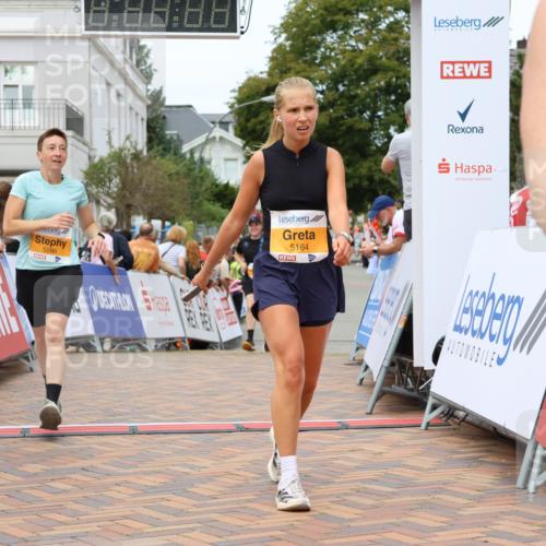31.08.2025 - 21. Blankeneser Heldenlauf Strokosch-Dieckow http://msf.ph/oto/8699292 31.08.2025 12:45:25 Ziel 5164, 5724, 5286 meine-sportfotos.de