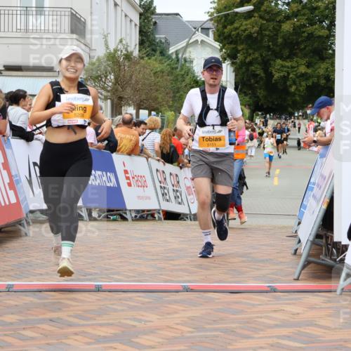 31.08.2025 - 21. Blankeneser Heldenlauf Strokosch-Dieckow http://msf.ph/oto/8699307 31.08.2025 12:45:07 Ziel 5151, 5208, 4164 meine-sportfotos.de