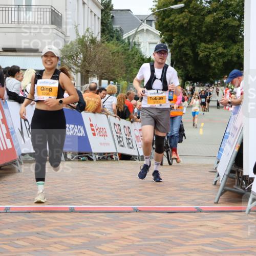 31.08.2025 - 21. Blankeneser Heldenlauf Strokosch-Dieckow http://msf.ph/oto/8699313 31.08.2025 12:45:07 Ziel 5151, 5208, 4164 meine-sportfotos.de