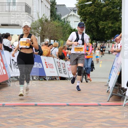 31.08.2025 - 21. Blankeneser Heldenlauf Strokosch-Dieckow http://msf.ph/oto/8699317 31.08.2025 12:45:07 Ziel 5151, 5208, 4164 meine-sportfotos.de