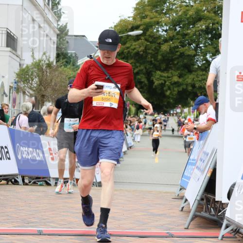 31.08.2025 - 21. Blankeneser Heldenlauf Strokosch-Dieckow http://msf.ph/oto/8699323 31.08.2025 12:44:57 Ziel 4262, 4263, 4164 meine-sportfotos.de