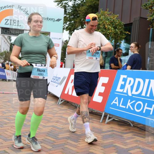 31.08.2025 - 21. Blankeneser Heldenlauf Strokosch-Dieckow http://msf.ph/oto/8699331 31.08.2025 12:44:52 Ziel 5706, 4262, 4263, 4087, 4012 meine-sportfotos.de