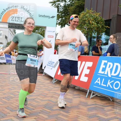 31.08.2025 - 21. Blankeneser Heldenlauf Strokosch-Dieckow http://msf.ph/oto/8699335 31.08.2025 12:44:52 Ziel 5706, 4262, 4263, 4087, 4012 meine-sportfotos.de