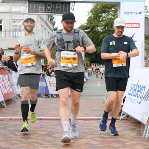 31.08.2025 - 21. Blankeneser Heldenlauf Strokosch-Dieckow http://msf.ph/oto/8699356 31.08.2025 12:56:54 Ziel 5066, 5778, 5777 meine-sportfotos.de