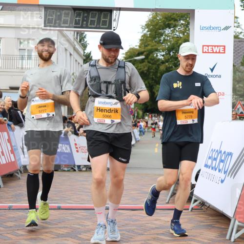 31.08.2025 - 21. Blankeneser Heldenlauf Strokosch-Dieckow http://msf.ph/oto/8699358 31.08.2025 12:56:54 Ziel 5066, 5778, 5777 meine-sportfotos.de